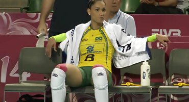 phim sex bố chồng địt con dâu Cô gái nhận phimsexmy được một cây roi hậu môn.